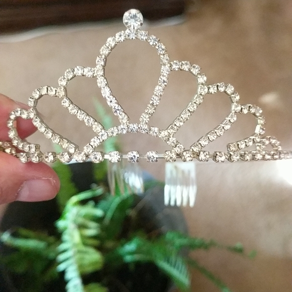 Gorgeous Tiara main image 7
